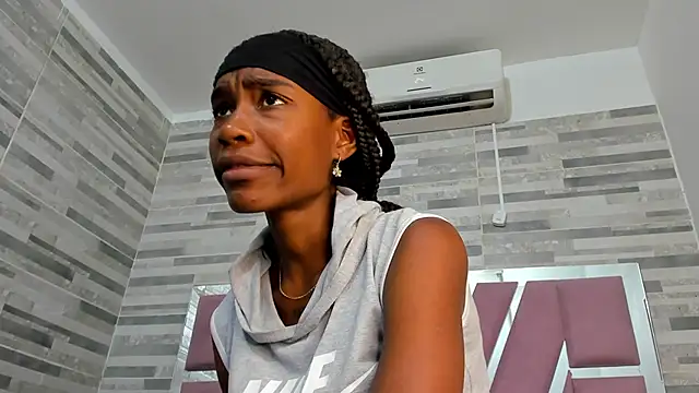 Snapshot of ebony_march chatting on 10.19.25 ebony march online show from 10.19.25