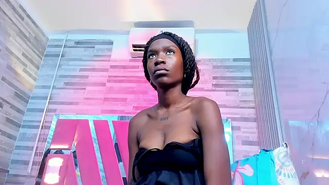 Snapshot of ebony_march chatting on 12.04.25 ebony march online show from 12.04.25