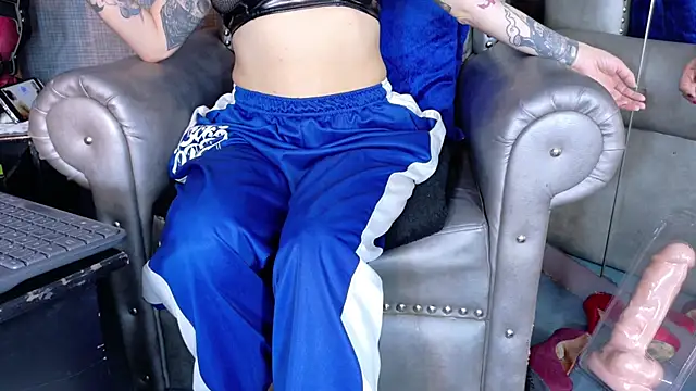 Snapshot of LusstCruella chatting on 10.22.25 LusstCruella online show from 10.22.25