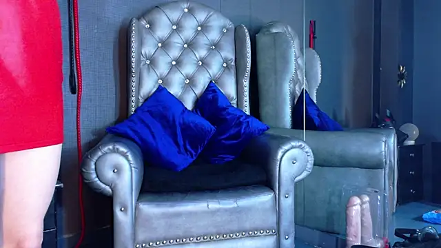 Snapshot of LusstCruella chatting on 11.22.25 LusstCruella online show from 11.22.25