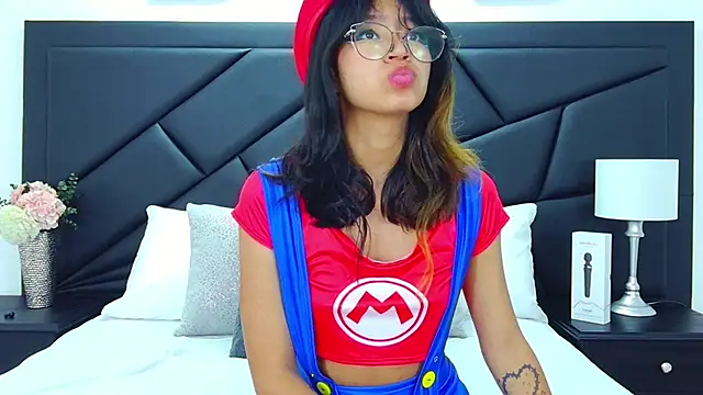 Snapshot of Yommi_Winx chatting on 12.28.24 Yommi Winx online show from 12.28.24