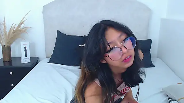 Snapshot of Yommi_Winx chatting on 01.25.25 Yommi Winx online show from 01.25.25