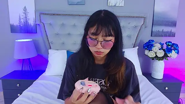 Snapshot of Yommi_Winx chatting on 09.09.25 Yommi Winx online show from 09.09.25