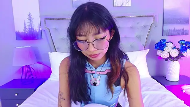 Snapshot of Yommi_Winx chatting on 09.14.25 Yommi Winx online show from 09.14.25