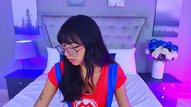 Snapshot of Yommi_Winx chatting on 09.30.25 Yommi Winx online show from 09.30.25