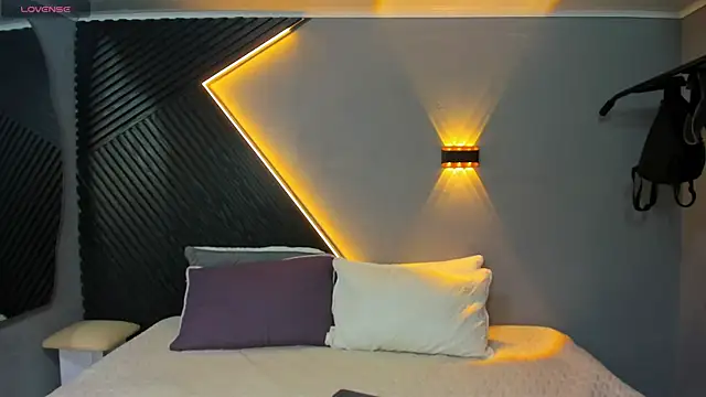 Laia and Aloby online show from 04.14.26