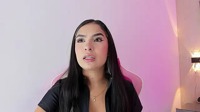 Snapshot of _SofiaCortez_ chatting on 02.12.25 SofiaCortez online show from 02.12.25