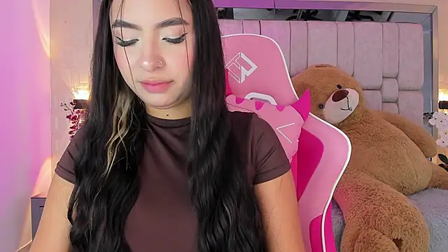 Snapshot of _SofiaCortez_ chatting on 02.19.25 SofiaCortez online show from 02.19.25