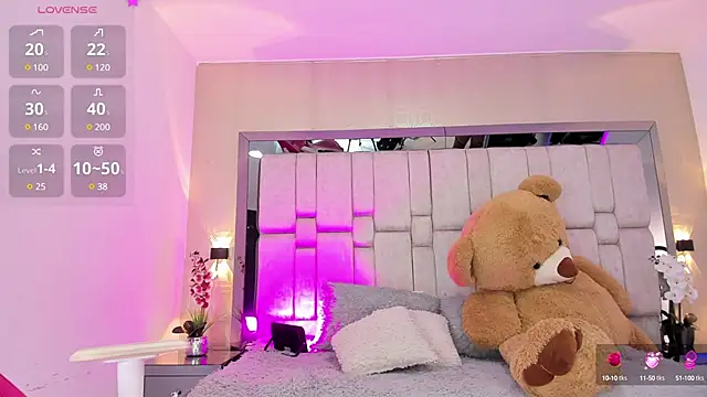 Snapshot of _SofiaCortez_ chatting on 03.18.25 SofiaCortez online show from 03.18.25