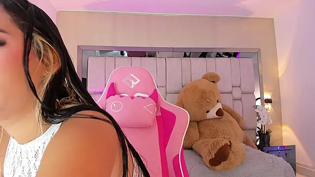 Snapshot of _SofiaCortez_ chatting on 03.19.25 SofiaCortez online show from 03.19.25