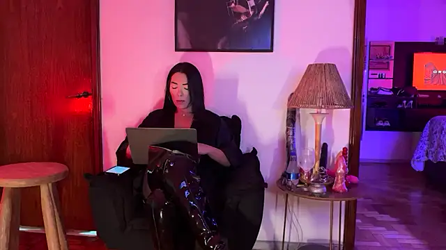 Snapshot of mistresslaviniabr chatting on 02.23.25 mistresslaviniabr online show from 02.23.25