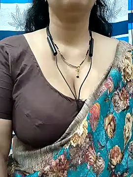 Snapshot of bhuvana555 chatting on 12.12.24 bhuvana555 online show from 12.12.24