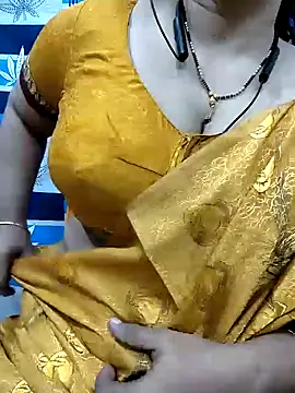 Snapshot of bhuvana555 chatting on 12.17.24 bhuvana555 online show from 12.17.24