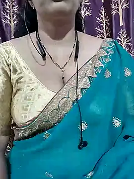 Snapshot of bhuvana555 chatting on 01.01.25 bhuvana555 online show from 01.01.25