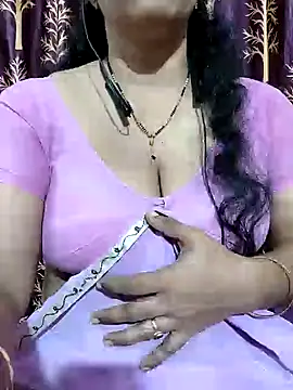 Snapshot of bhuvana555 chatting on 01.26.25 bhuvana555 online show from 01.26.25