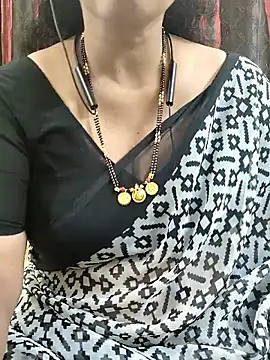 Snapshot of bhuvana555 chatting on 09.19.25 bhuvana555 online show from 09.19.25