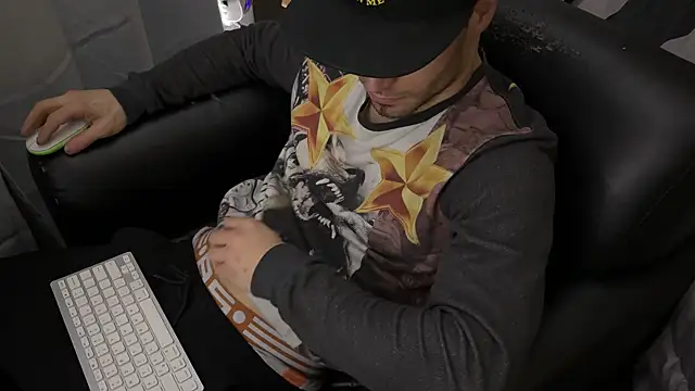 Snapshot of hot_shot_13 chatting on 01.15.25 hot shot 13 online show from 01.15.25