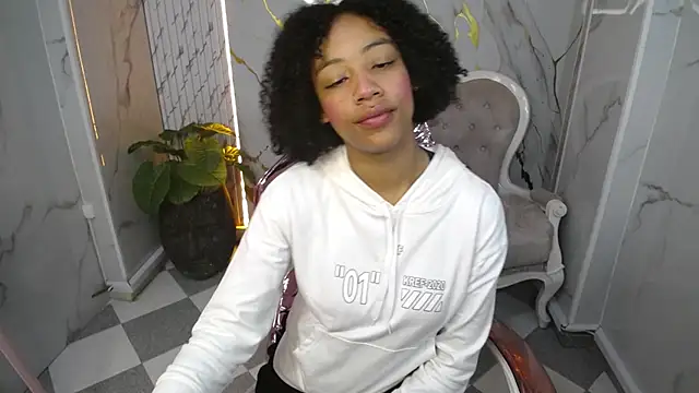 Snapshot of Violeth_b chatting on 10.17.25 Violeth b online show from 10.17.25