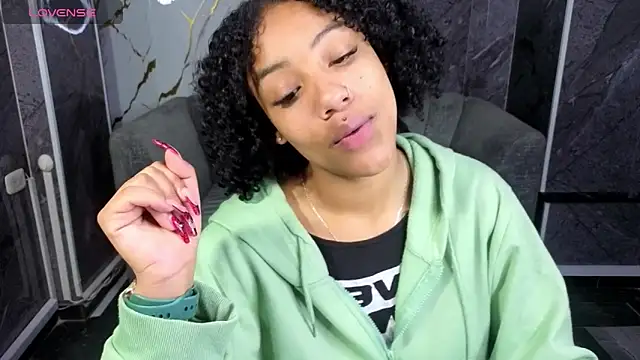 Snapshot of Violeth_b chatting on 11.01.25 Violeth b online show from 11.01.25