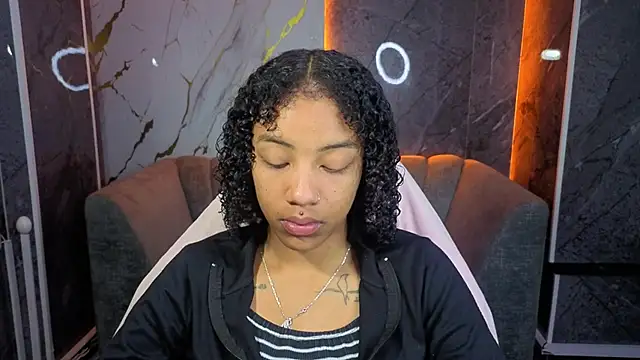 Snapshot of Violeth_b chatting on 11.12.25 Violeth b online show from 11.12.25