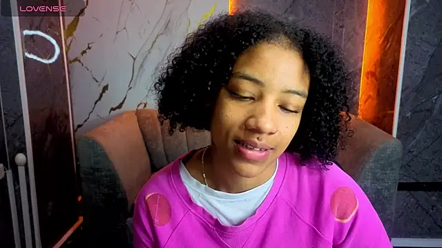 Snapshot of Violeth_b chatting on 11.15.25 Violeth b online show from 11.15.25