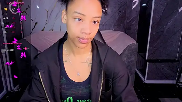 Snapshot of Violeth_b chatting on 11.25.25 Violeth b online show from 11.25.25