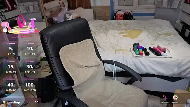 Snapshot of LisandreLaVenale chatting on 12.14.25 LisandreLaVenale online show from 12.14.25