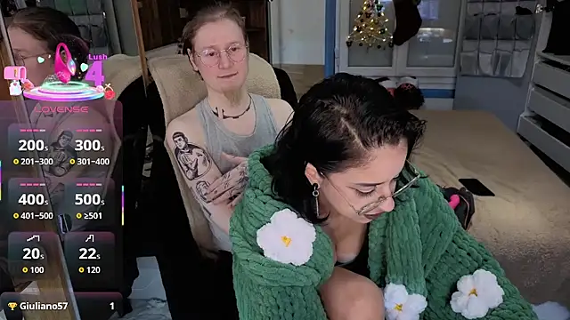 Snapshot of LisandreLaVenale chatting on 12.18.25 LisandreLaVenale online show from 12.18.25