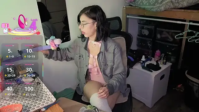 Snapshot of LisandreLaVenale chatting on 02.04.26 LisandreLaVenale online show from 02.04.26