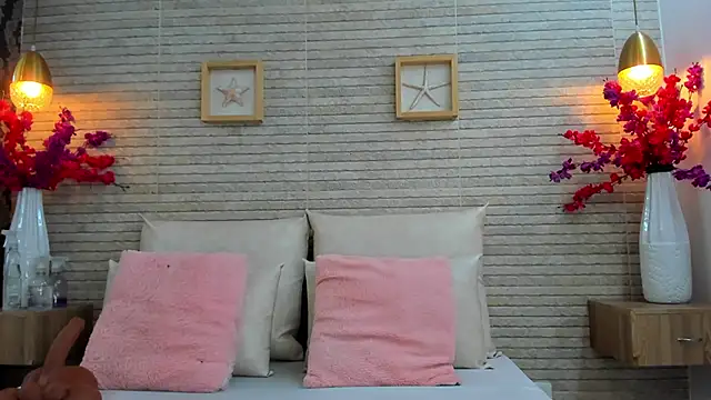 Snapshot of IssabellaLopez chatting on 10.27.25 IssabellaLopez online show from 10.27.25