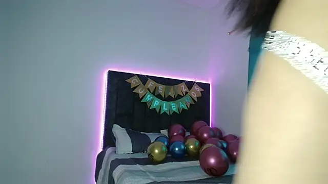 Snapshot of IssabellaLopez chatting on 11.14.25 IssabellaLopez online show from 11.14.25