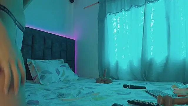 Snapshot of IssabellaLopez chatting on 11.21.25 IssabellaLopez online show from 11.21.25