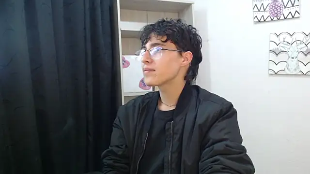 Snapshot of Jeam_hot chatting on 12.21.24 Jeam hot online show from 12.21.24