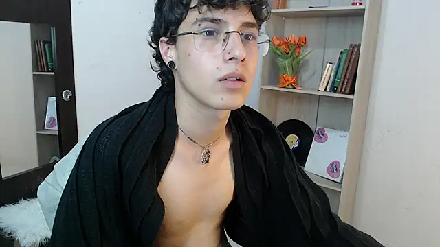 Snapshot of Jeam_hot chatting on 12.30.24 Jeam hot online show from 12.30.24