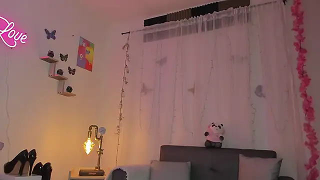 Snapshot of Alaia_Love77 chatting on 01.28.25 Alaia Love77 online show from 01.28.25