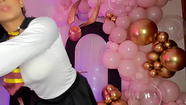 Snapshot of Alaia_Love77 chatting on 02.02.25 Alaia Love77 online show from 02.02.25