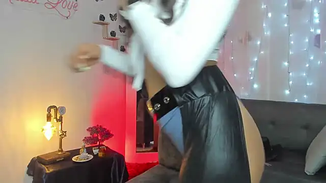 Snapshot of Alaia_Love77 chatting on 03.11.25 Alaia Love77 online show from 03.11.25