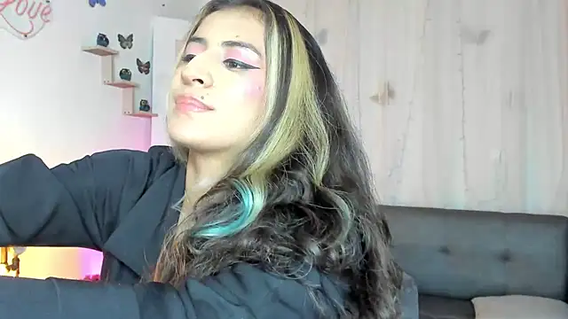 Snapshot of Alaia_Love77 chatting on 03.15.25 Alaia Love77 online show from 03.15.25