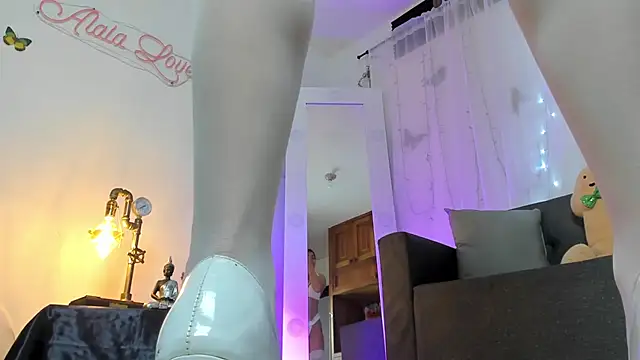 Snapshot of Alaia_Love77 chatting on 03.18.25 Alaia Love77 online show from 03.18.25