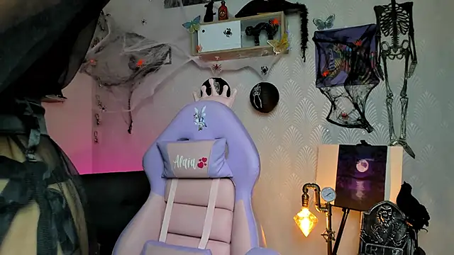 Snapshot of Alaia_Love77 chatting on 10.15.25 Alaia Love77 online show from 10.15.25