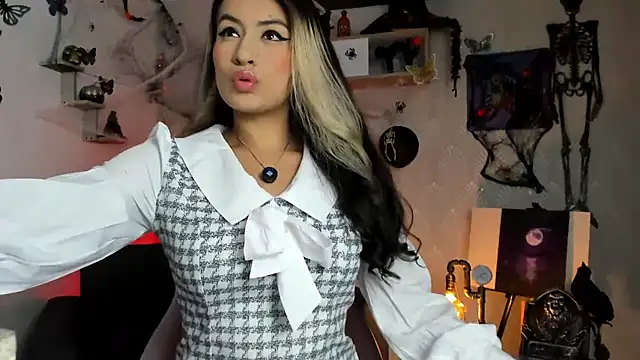 Snapshot of Alaia_Love77 chatting on 10.17.25 Alaia Love77 online show from 10.17.25