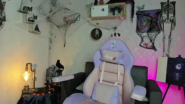 Snapshot of Alaia_Love77 chatting on 10.28.25 Alaia Love77 online show from 10.28.25