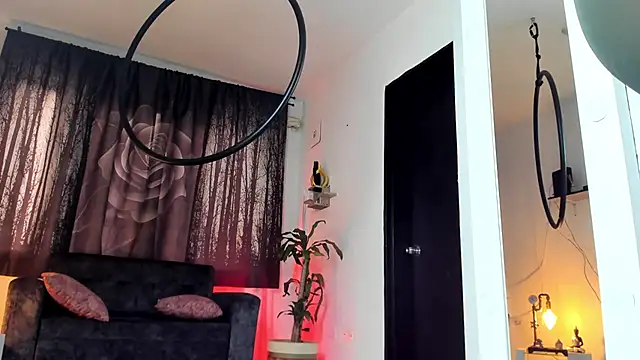 Snapshot of Alaia_Love77 chatting on 11.17.25 Alaia Love77 online show from 11.17.25