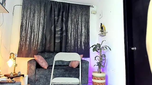 Snapshot of Alaia_Love77 chatting on 11.18.25 Alaia Love77 online show from 11.18.25