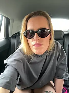 Snapshot of Sissy-Bee chatting on 10.19.25 Sissy-Bee online show from 10.19.25