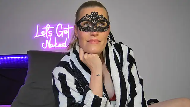 Snapshot of Sissy-Bee chatting on 05.28.26 Sissy-Bee online show from 05.28.26