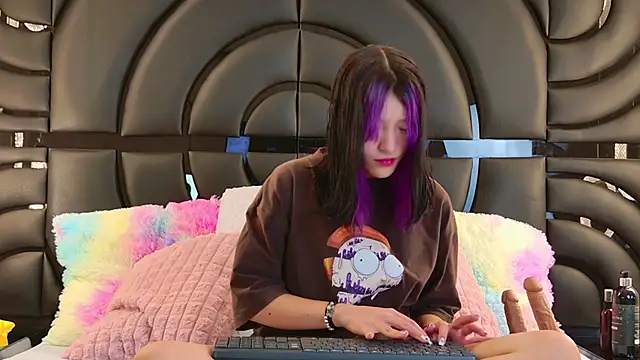 Snapshot of AlliciaKim chatting on 01.10.25 AlliciaKim online show from 01.10.25