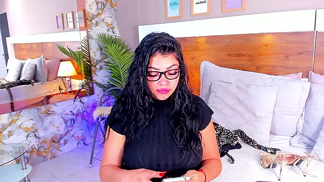 EmaBakker online show from 10.18.25