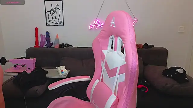 Milas Dreams online show from 10.23.25