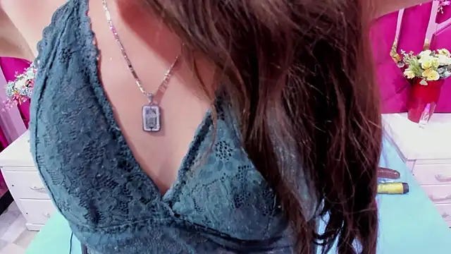 Mariana Benett online show from 01.23.25